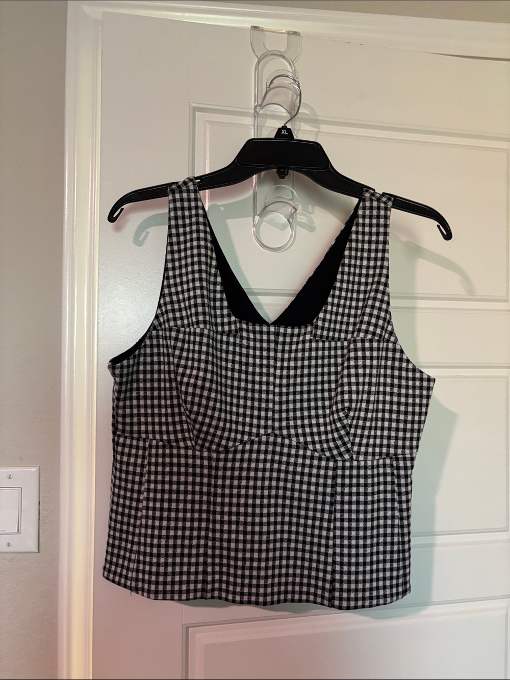 Gingham Scoop Bust Tank Top - Black & White